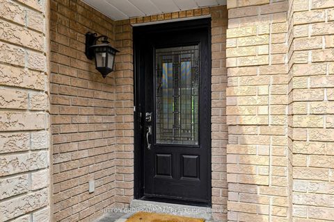 Photo 3 at 38 Felt Crescent, Bayshore, Barrie