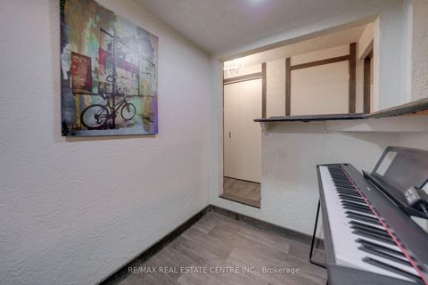Photo 13 at 30 - 773 Military Trail, Morningside, Toronto