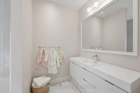 Photo 22 at 98 Endless Circle, Kleinburg, Vaughan