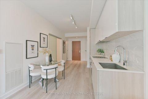 Photo 5 at 617 - 15 Queens Quay E, Waterfront Communities C8, Toronto
