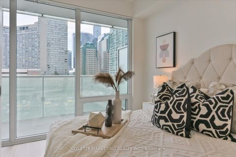 Photo 11 at 617 - 15 Queens Quay E, Waterfront Communities C8, Toronto