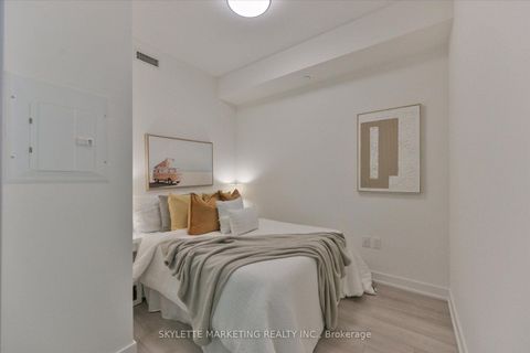 Photo 12 at 617 - 15 Queens Quay E, Waterfront Communities C8, Toronto
