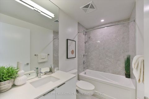 Photo 15 at 617 - 15 Queens Quay E, Waterfront Communities C8, Toronto