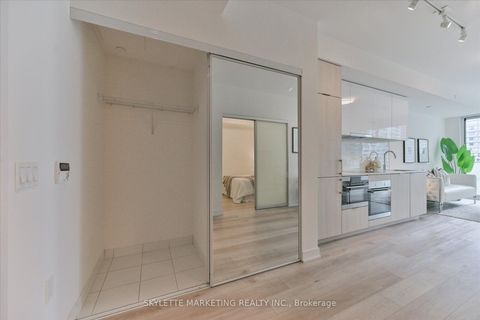 Photo 23 at 617 - 15 Queens Quay E, Waterfront Communities C8, Toronto