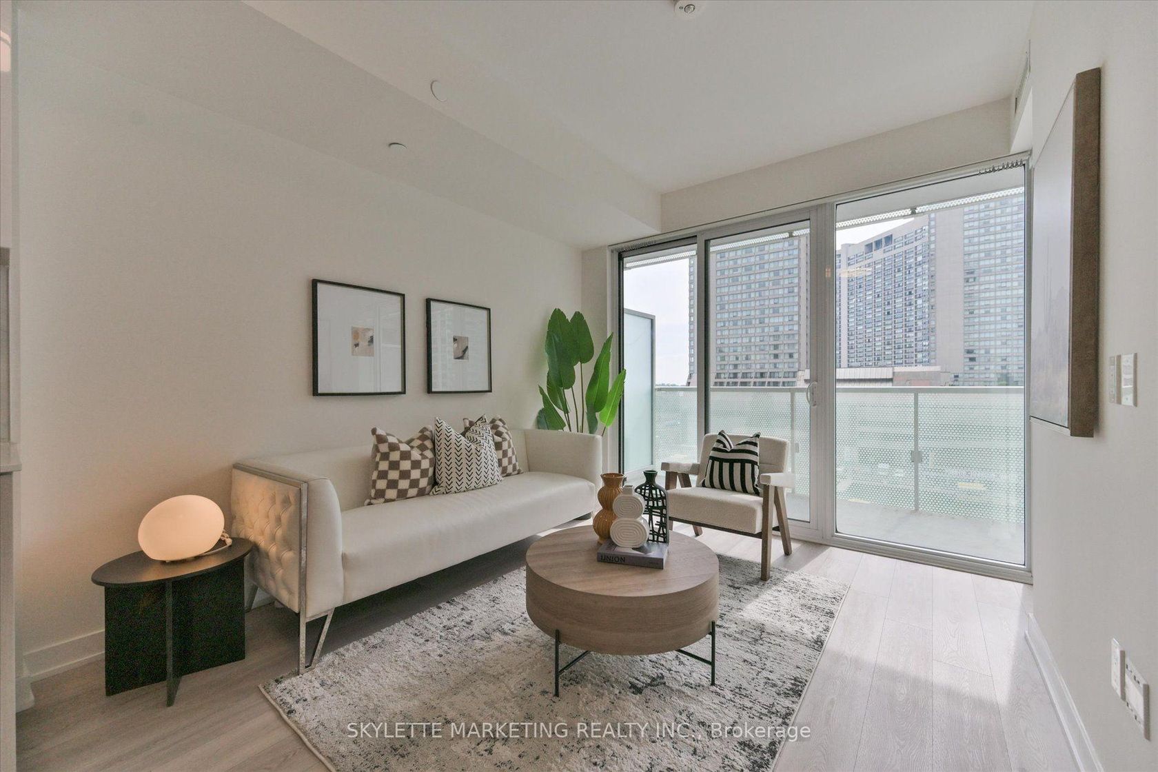 617 - 15 Queens Quay E, Waterfront Communities C8, Toronto photo number 2