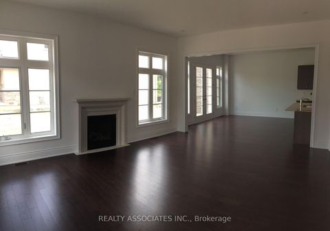 Photo 4 at 241 Stormont Trail, Vellore Village, Vaughan
