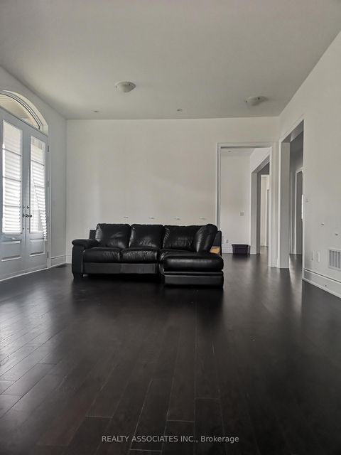 Photo 5 at 241 Stormont Trail, Vellore Village, Vaughan