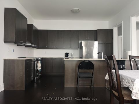 Photo 9 at 241 Stormont Trail, Vellore Village, Vaughan