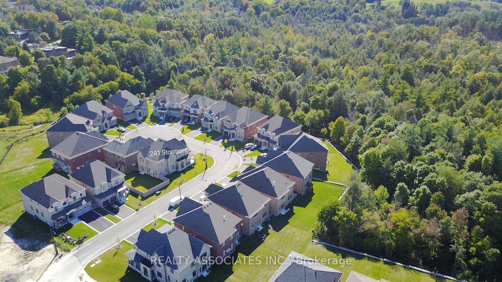 241 Stormont Trail, Vellore Village, Vaughan photo number 2