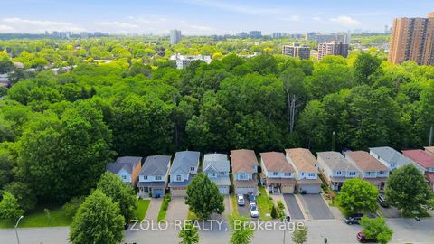 Photo 2 at 82 Piperbrook Crescent, West Hill, Toronto
