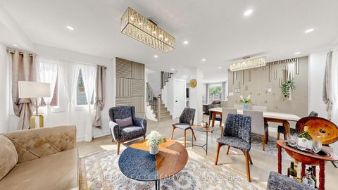 Photo 3 at 46 Venice Crescent, Beverley Glen, Vaughan