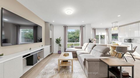 Photo 8 at 46 Venice Crescent, Beverley Glen, Vaughan