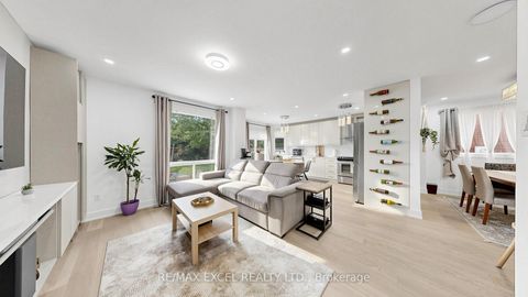 Photo 9 at 46 Venice Crescent, Beverley Glen, Vaughan