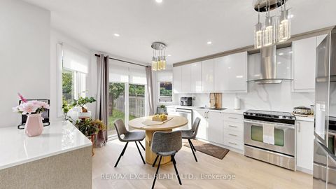 Photo 11 at 46 Venice Crescent, Beverley Glen, Vaughan