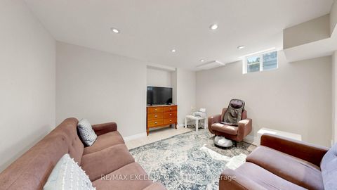Photo 27 at 46 Venice Crescent, Beverley Glen, Vaughan