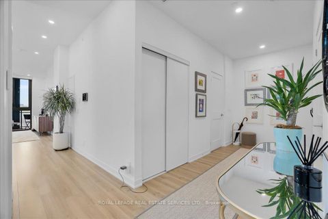 Photo 3 at 706 - 1 Hillsdale Avenue W, Eglinton, Toronto