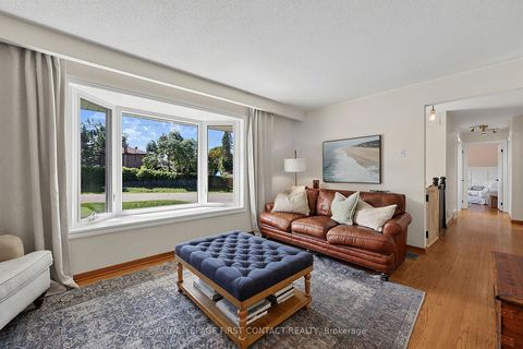 Photo 2 at 11 MacLaren Avenue, Painswick North, Barrie