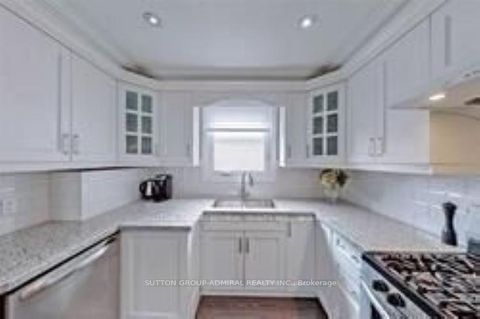Photo 3 at 114 Cartier Crescent, Crosby, Richmond Hill