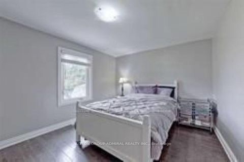 Photo 4 at 114 Cartier Crescent, Crosby, Richmond Hill