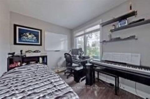 Photo 5 at 114 Cartier Crescent, Crosby, Richmond Hill