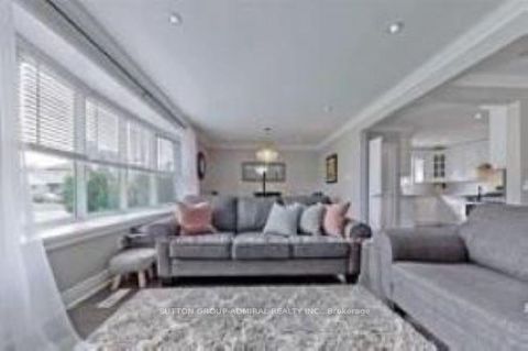 Photo 6 at 114 Cartier Crescent, Crosby, Richmond Hill