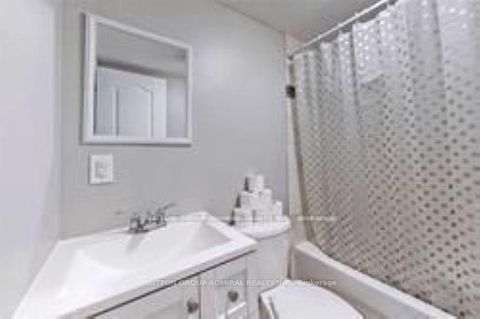 Photo 7 at 114 Cartier Crescent, Crosby, Richmond Hill