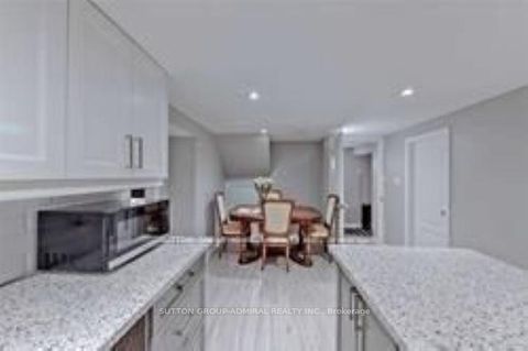 Photo 9 at 114 Cartier Crescent, Crosby, Richmond Hill
