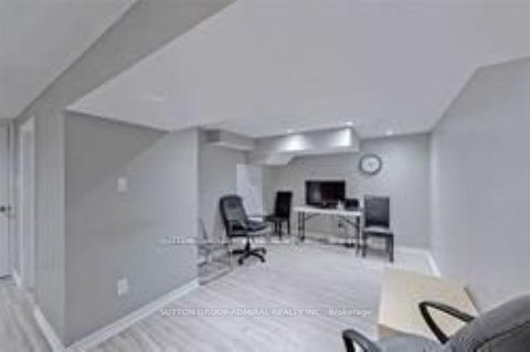 Photo 11 at 114 Cartier Crescent, Crosby, Richmond Hill