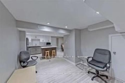 Photo 12 at 114 Cartier Crescent, Crosby, Richmond Hill