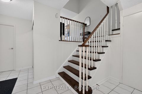 Photo 4 at 109 Winding Lane, Yorkhill, Vaughan