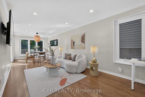 Photo 7 at 109 Winding Lane, Yorkhill, Vaughan
