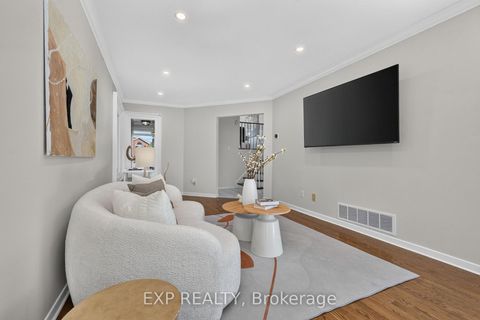 Photo 10 at 109 Winding Lane, Yorkhill, Vaughan