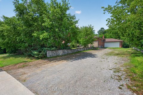Photo 4 at 108 Garden Avenue, South Richvale, Richmond Hill