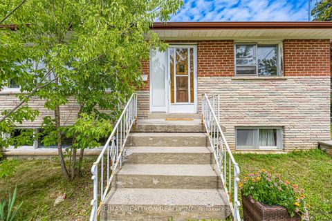 Photo 9 at 108 Garden Avenue, South Richvale, Richmond Hill