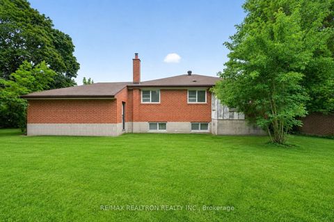 Photo 10 at 108 Garden Avenue, South Richvale, Richmond Hill