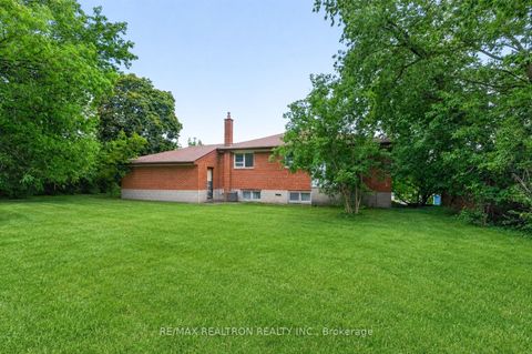 Photo 11 at 108 Garden Avenue, South Richvale, Richmond Hill