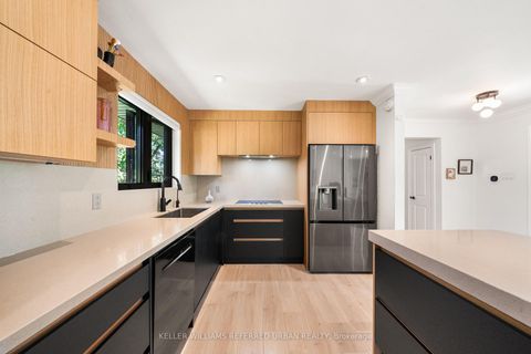 Photo 2 at 115 Bonnyview Drive, Queensway, Toronto