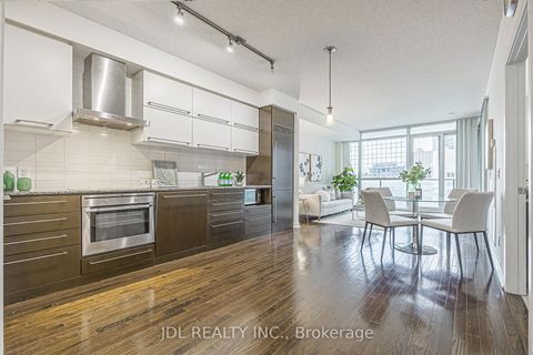 Photo 4 at 1105 - 770 Bay Street, Bay Street Corridor, Toronto