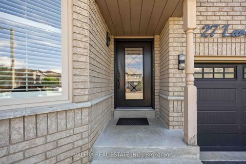 Photo 2 at 27 Lavender Place, East Woodbridge, Vaughan