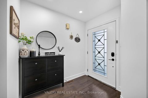 Photo 3 at 27 Lavender Place, East Woodbridge, Vaughan