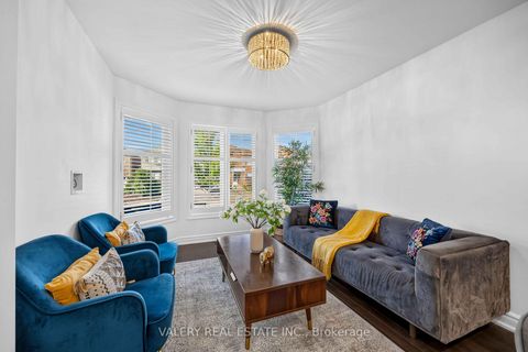 Photo 4 at 27 Lavender Place, East Woodbridge, Vaughan