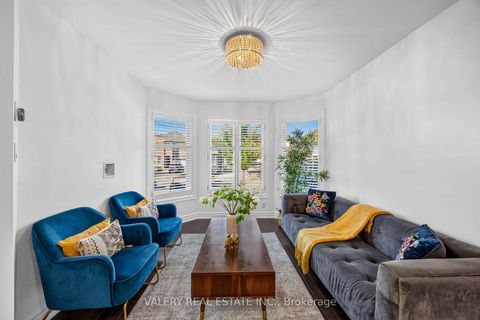 Photo 5 at 27 Lavender Place, East Woodbridge, Vaughan