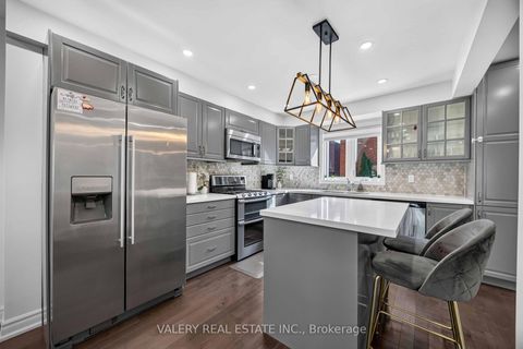 Photo 12 at 27 Lavender Place, East Woodbridge, Vaughan