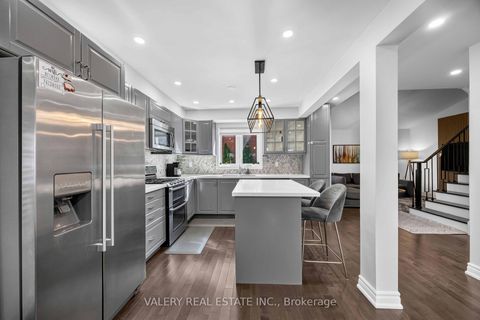 Photo 15 at 27 Lavender Place, East Woodbridge, Vaughan