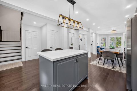 Photo 17 at 27 Lavender Place, East Woodbridge, Vaughan
