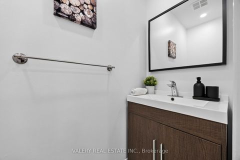 Photo 21 at 27 Lavender Place, East Woodbridge, Vaughan