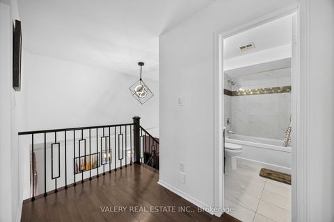 Photo 25 at 27 Lavender Place, East Woodbridge, Vaughan