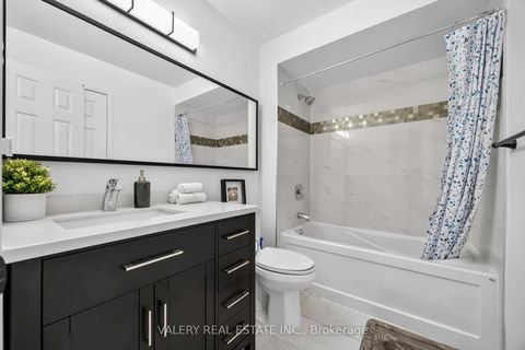 Photo 33 at 27 Lavender Place, East Woodbridge, Vaughan