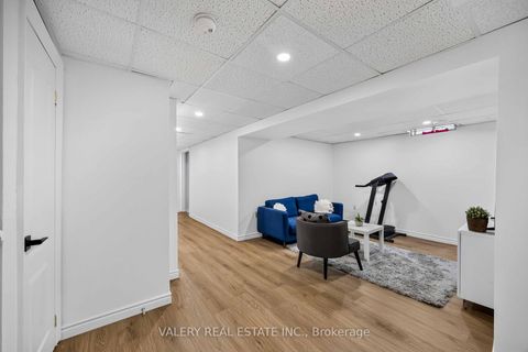 Photo 37 at 27 Lavender Place, East Woodbridge, Vaughan