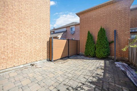 Photo 45 at 27 Lavender Place, East Woodbridge, Vaughan